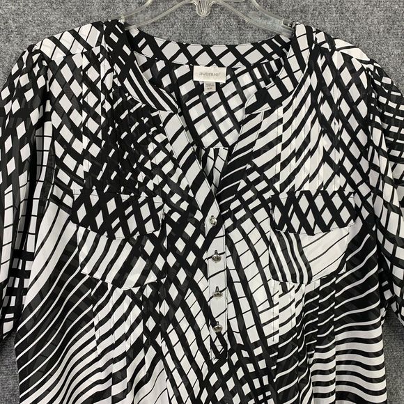 Avenue Semi Sheer 1/2 Button Blouse Women 14/16 B&W Pattern 3/4 Sleeve Airy - Picture 2 of 13